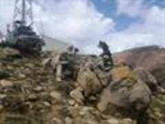tropas españolas y afganas luchan contra la insurgencia en badghis